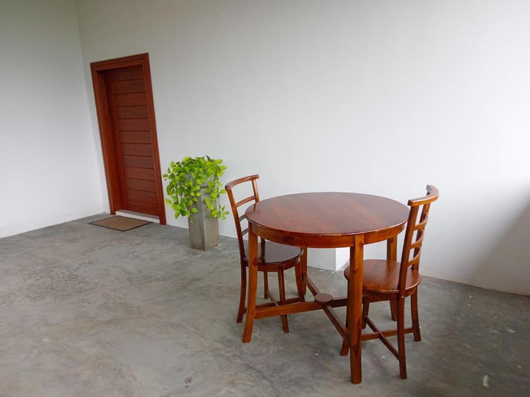 Meridian Holiday Resort Ratnapura Bagian luar foto