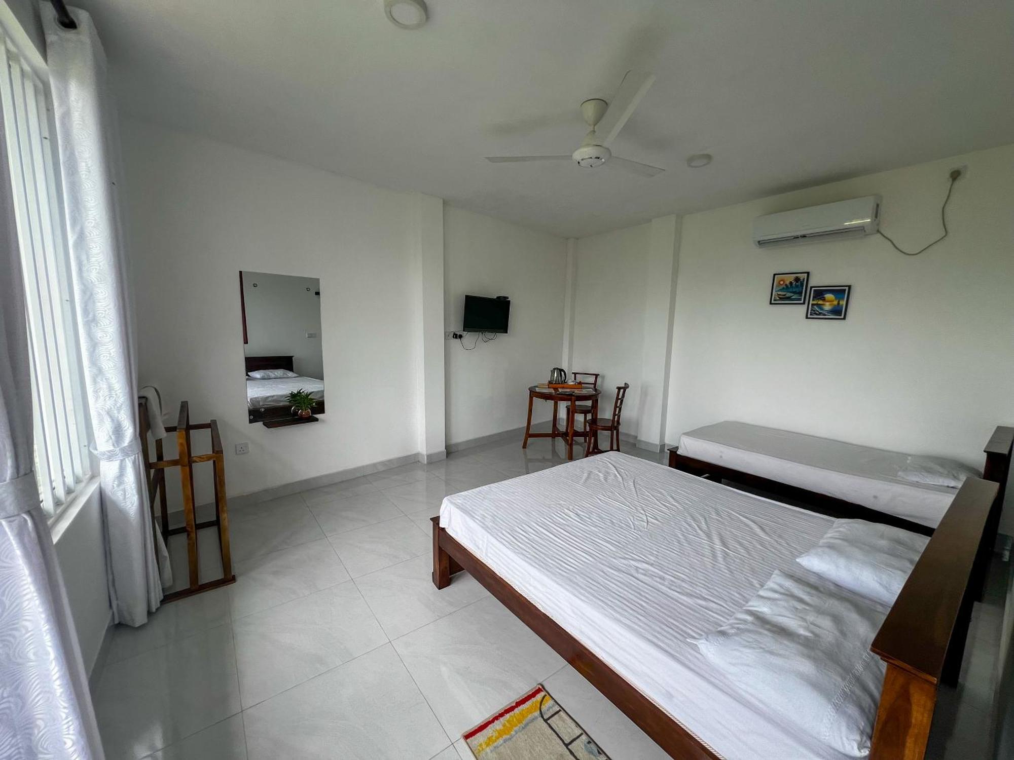 Meridian Holiday Resort Ratnapura Bagian luar foto